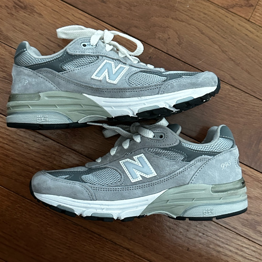 WOMEN New Balance 993